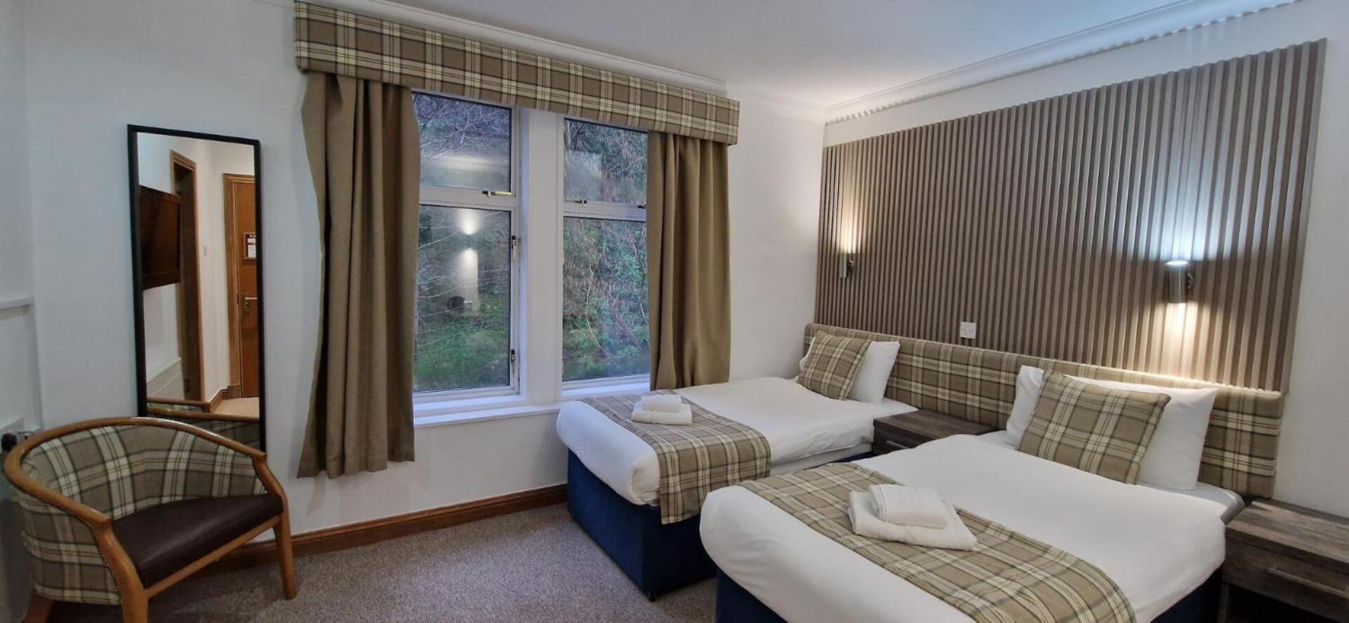 Loch Long Hotel Arrochar Exterior photo